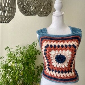 Stylish Crochet Crop Top with Geometric Pattern